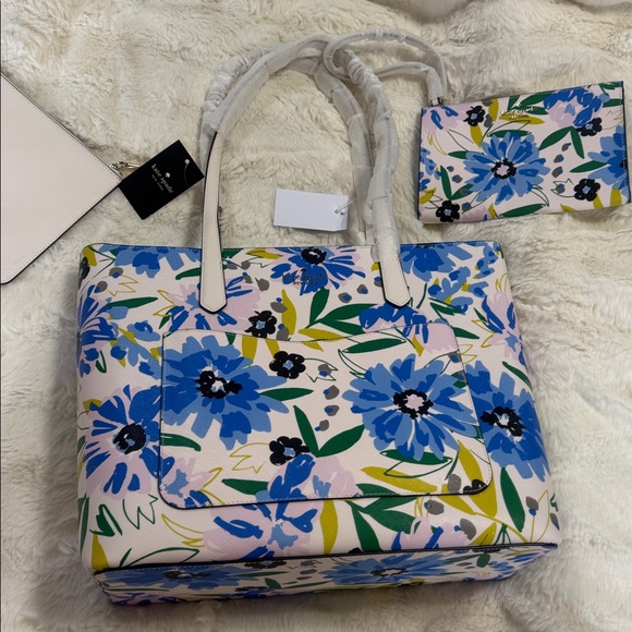 kate spade Handbags - Kate Spade Large Tote Set in Festival Floral Includes Wristlet and Pouch NWT